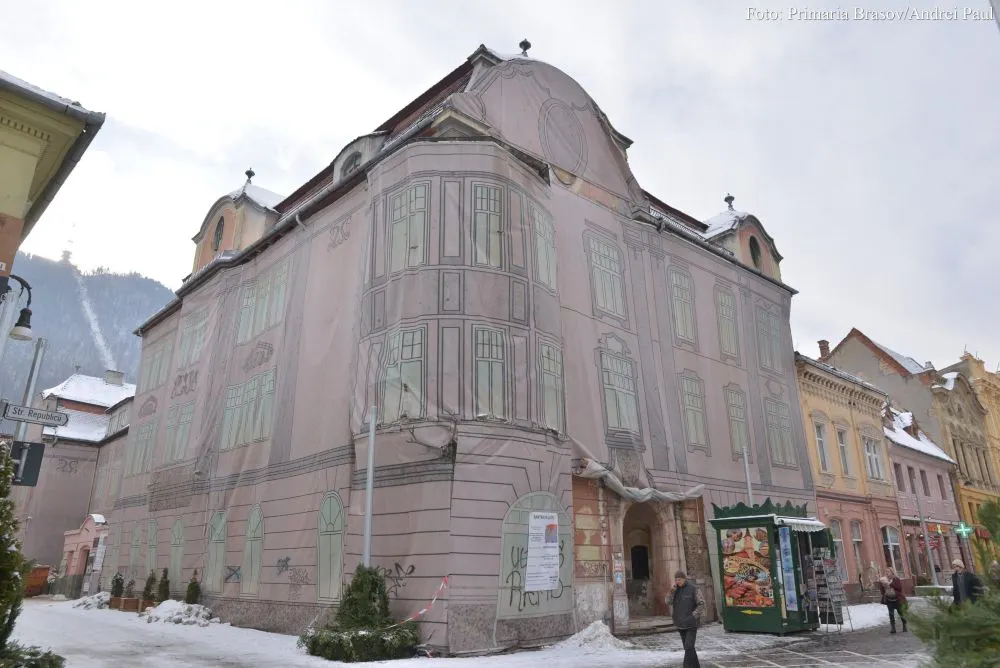 FOTO Clădire istorică din centrul Brașovului, complet reabilitată
