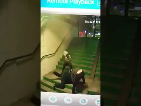 VIDEO Aproape au omorât în bătaie un bătrân, iar acum au ajuns la închisoare