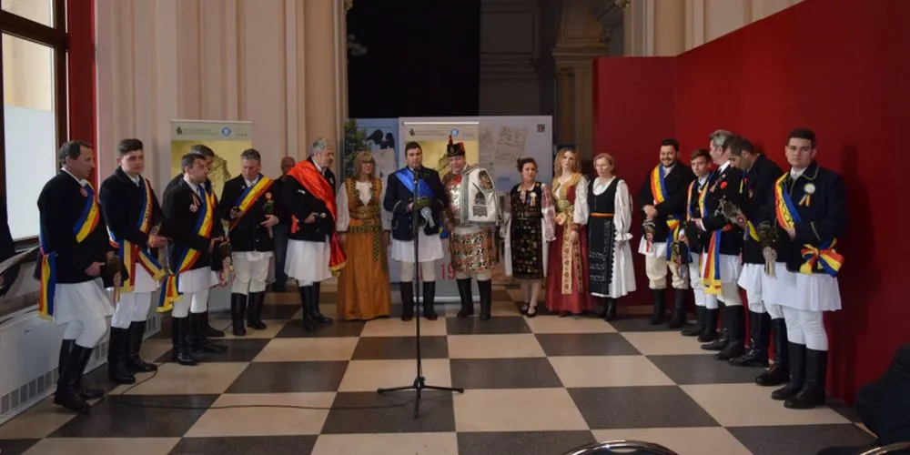 FOTO Vestimentația autentică a brașovenilor, expusă la Muzeul Național de Istorie