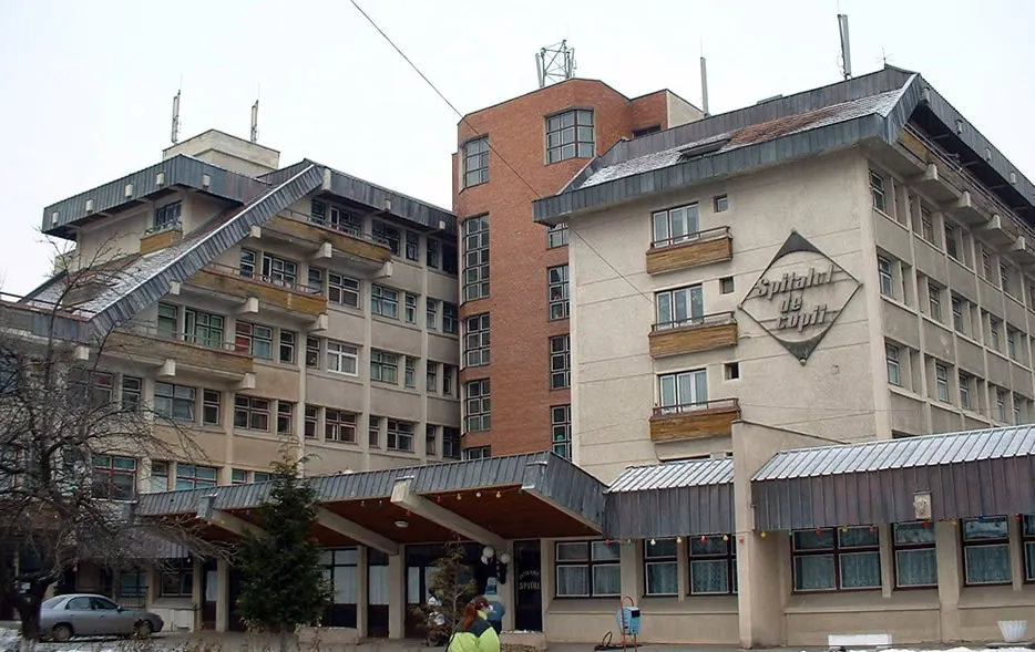 Taxă de 80 de lei pentru mamele care stau cu copiii în Spitalul de Pediatrie! Ce spune conducerea unității medicale?