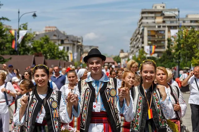 RomânIA Autentică, în Piața Sfatului! Programul festivalului