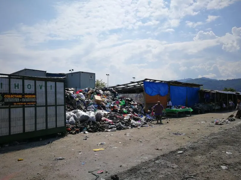 FOTOGALERIE Târgul de vechituri, focar de infecție zilele trecute! Transformare uluitoare astăzi