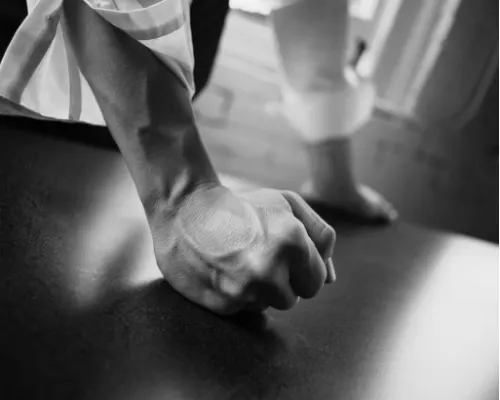 Mamă terorizată de fiu și femeie bătută de concubin! Polițiștii au emis ordine de protecție provizorii