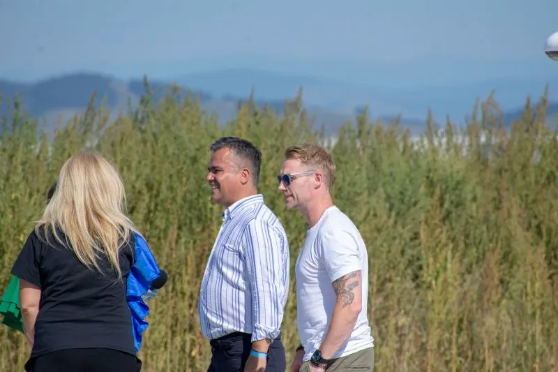 FOTO Ronan Keating, primit la Brașov direct pe pista viitorului aeroport