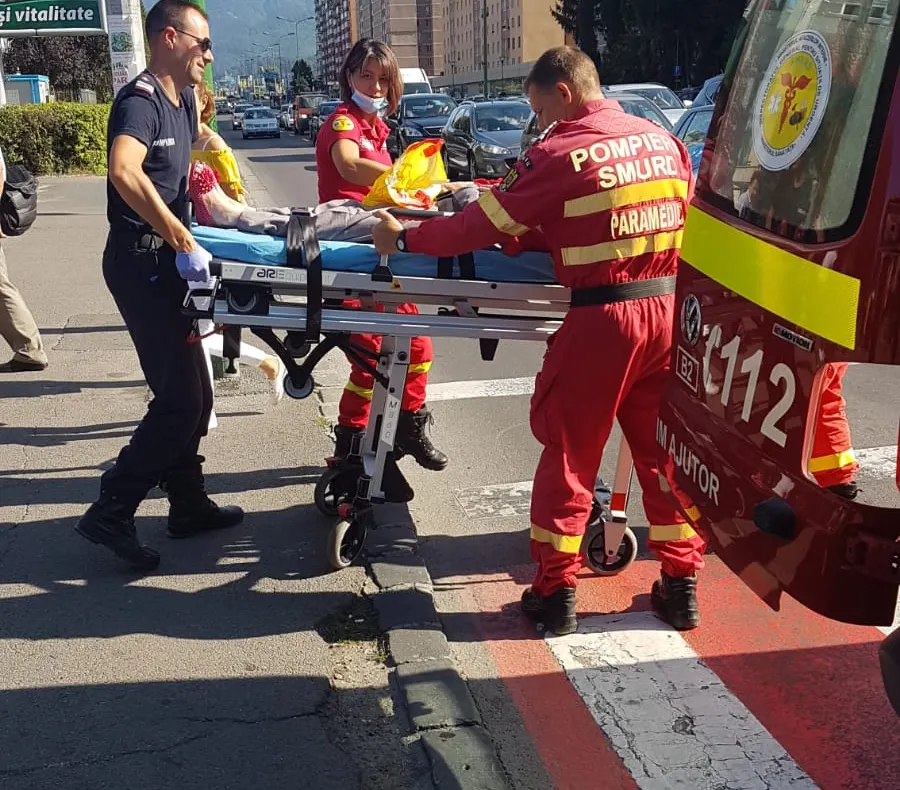 FOTO Jandarmii i-au acordat primul ajutor unei femei căreia i s-a făcut rău!