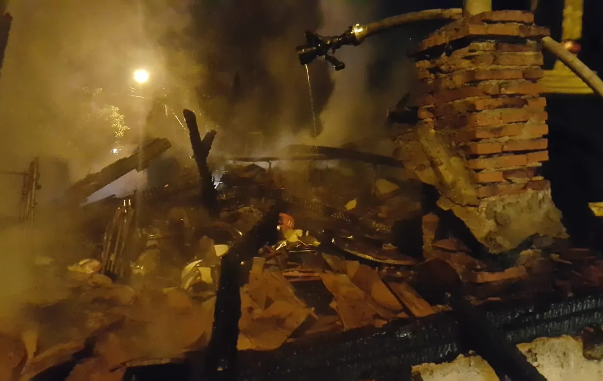 FOTO Incendiu la o casă din Scheii Braşovului