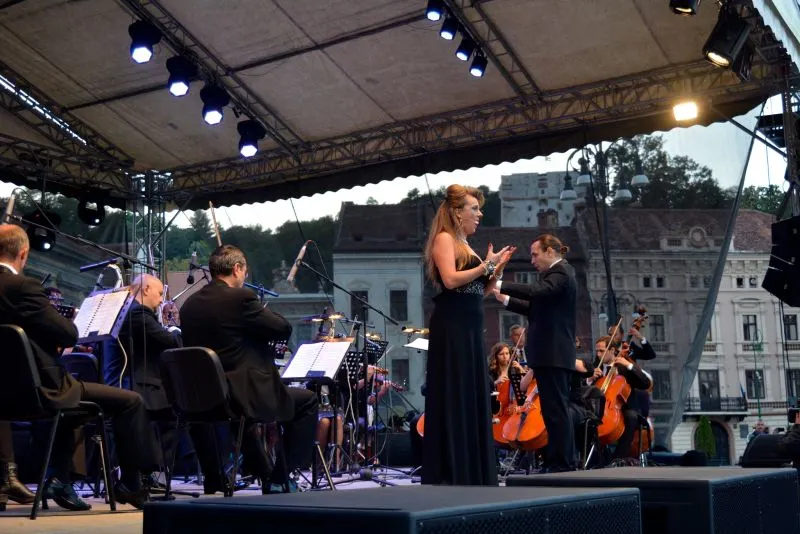 Spectacol gratuit al Operei Brașov, astăzi, în Piața Sfatului