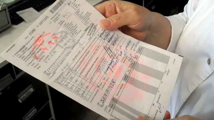 VIDEO Deși obligați prin contract, angajații unei farmacii refuză să elibereze rețete compensate