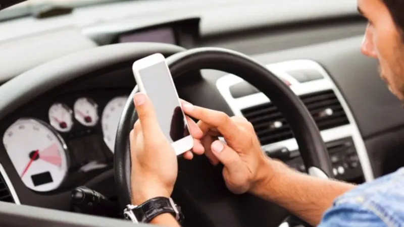 VIDEO Amenzi mai mari pentru folosirea telefonului la volan