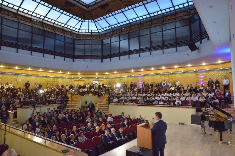 FOTO+VIDEO Mai mulți studenți la facultățile din Brașov! Festivități la deschiderea anului universitar