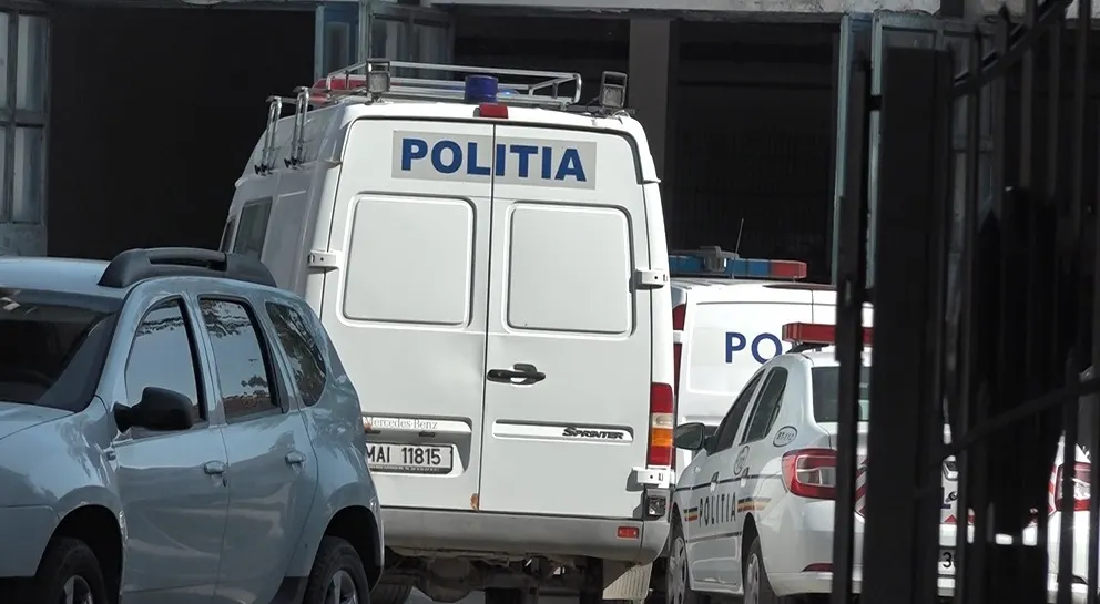O grupare specializată în săvârşirea de infracţiuni informatice a fost destructurată de poliţişti