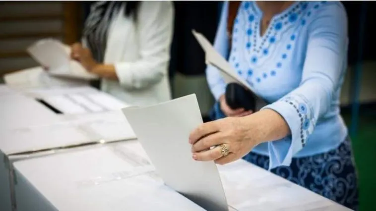 Râsu' - plânsu', la Săcele! Membră a comisiei, dezbrăcată în secție!