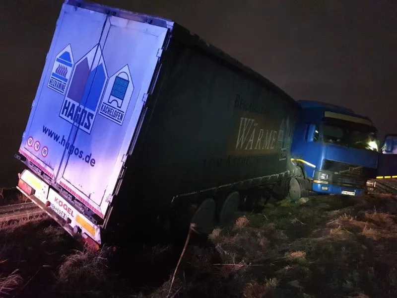 FOTO Accident cu 3 victime, pe DN13