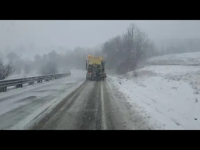 VIDEO Ninge în județul Brașov! Starea drumurilor