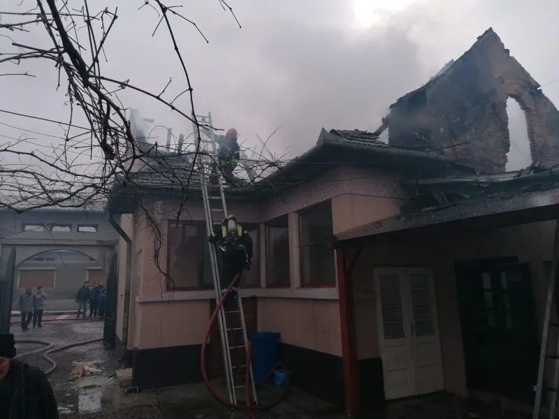 Arde o casă din Dridif