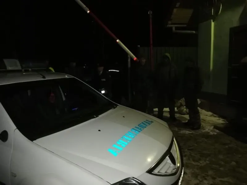 FOTO Hoții de lemne, somați cu focuri de armă, de jandarmi