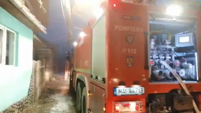 VIDEO Case din Prejmer și Zărnești, în flăcări
