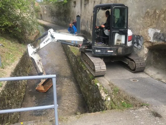 Lucrări de salubrizare în zona După Ziduri (FOTO)