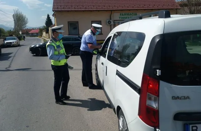COVID-19. Aproape 500 de mijloace de transport verificate de polițiști, în ultimele 24 de ore!