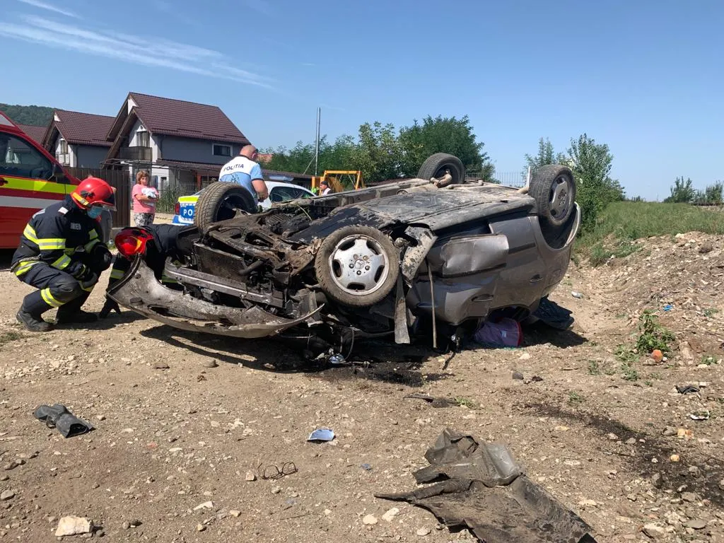 Autoturism lovit de locomotivă, la Codlea