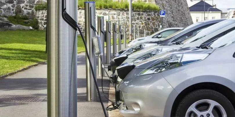 Stații noi de încărcare pentru mașinile electrice, în centrul municipiului Brașov