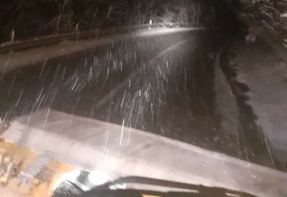 Iarnă în toată regula, pe DN1A (VIDEO)