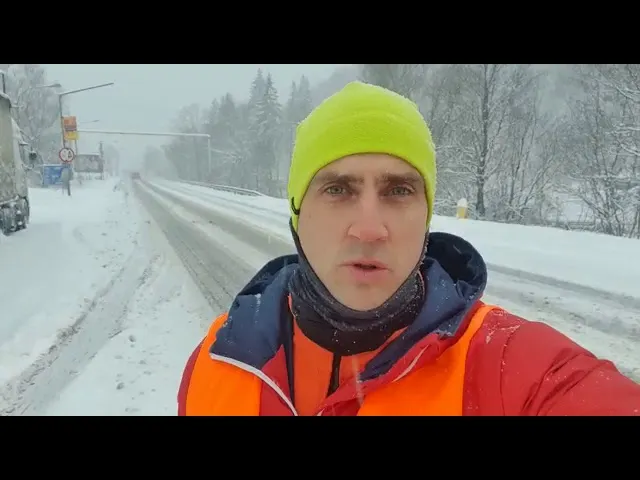 VIDEO Trafic îngreunat din cauza ninsorii abundente, pe DN1