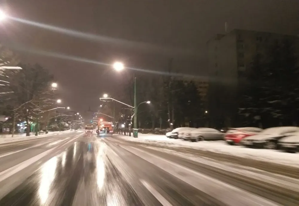 Câte utilaje au deszăpezit drumurile din municipiul Braşov?
