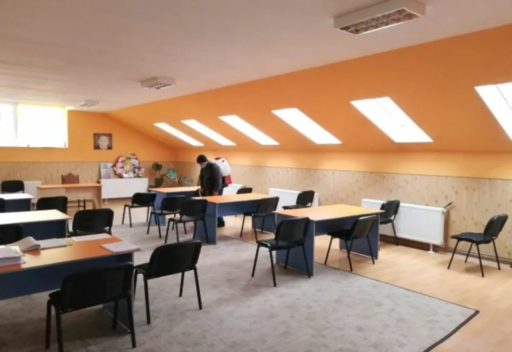 A început activitatea de dezinfecție a instituțiilor de învățământ din municipiul Brașov