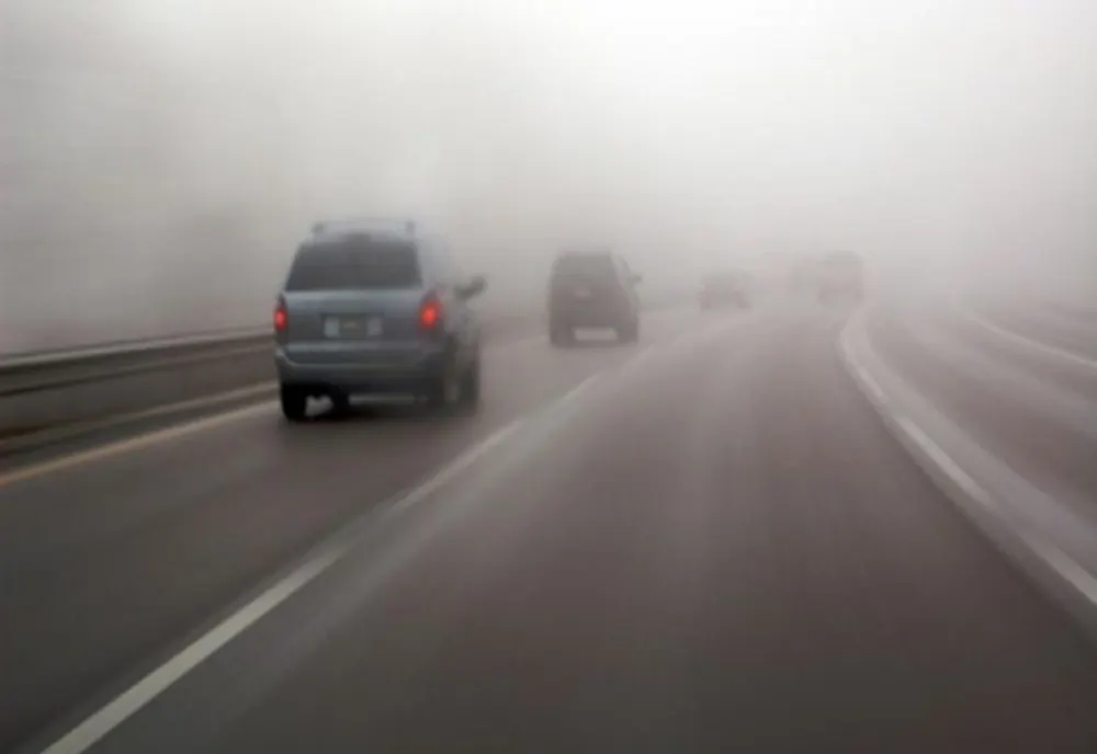 Avertizare meteo - cod galben de ceață în Brașov și Harghita