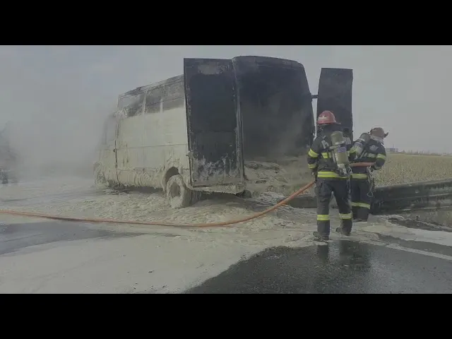 VIDEO Dubă distrusă de flăcări, pe Ocolitoarea Braşovului!