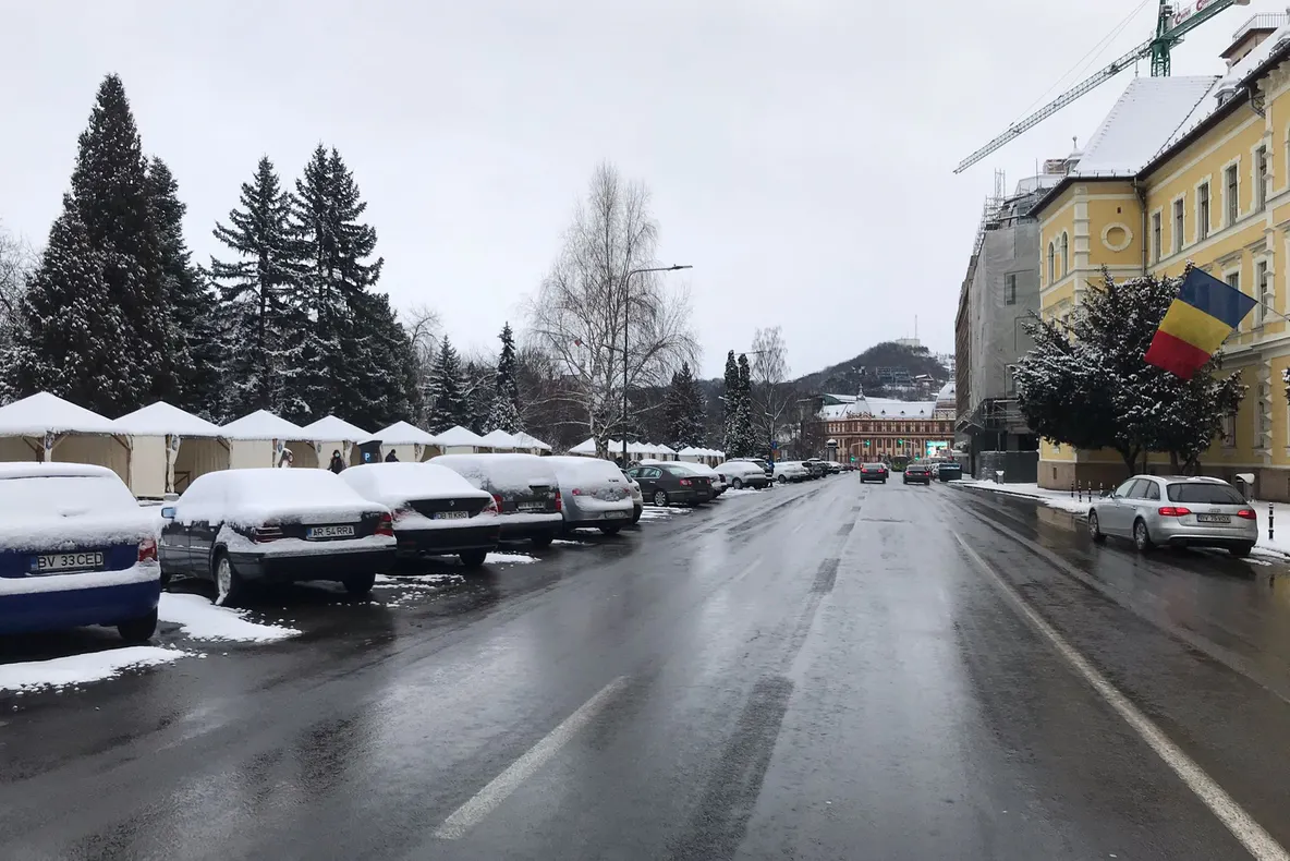 44 de utilaje de deszăpezire au acționat, de aseară, în municipiul Brașov