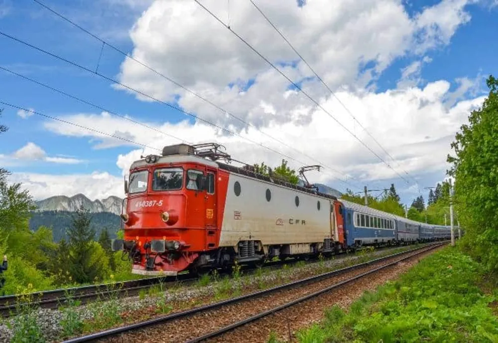 Tragedie pe calea ferată. Bărbat UCIS de tren, la Brașov!
