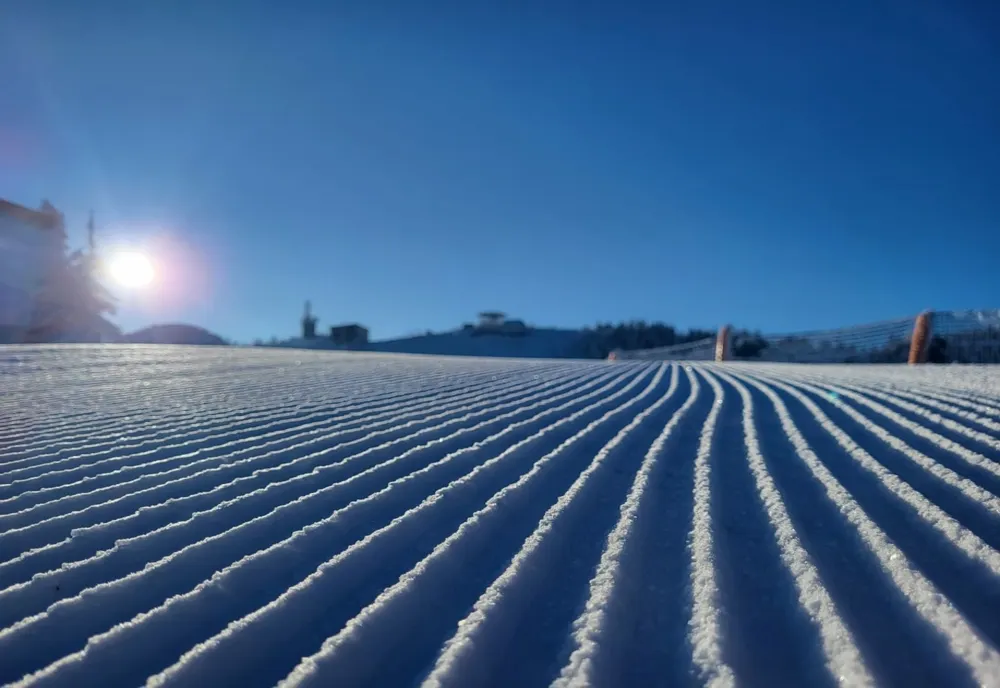 Poiana Brașov a rămas principala destinație pentru iubitorii sporturilor de iarnă! Peste un milion de treceri prin turnichete