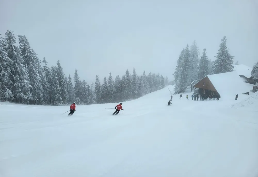 Starea pârtiilor din Poiana Brașov. Temperaturi pozitive în Masivul Postăvarul