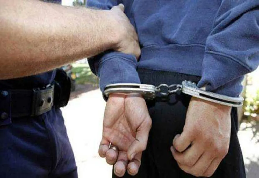 BĂRBAT ARESTAT DUPĂ CE A FURAT UN BOLID DE LUX