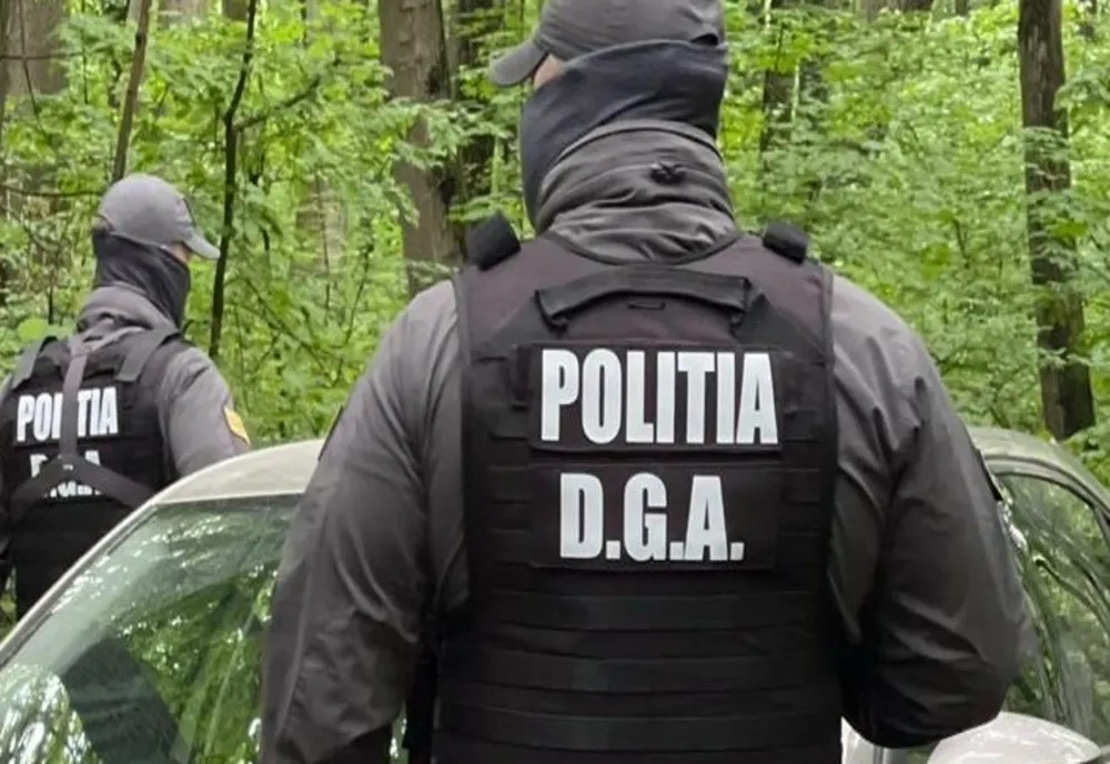 PERSOANE PRINSE ÎN FLAGRANT ÎN URMA UNUI DENUNŢ FORMULAT DE UN AGENT DE POLIŢIE DIN CADRUL IPJ BRAȘOV
