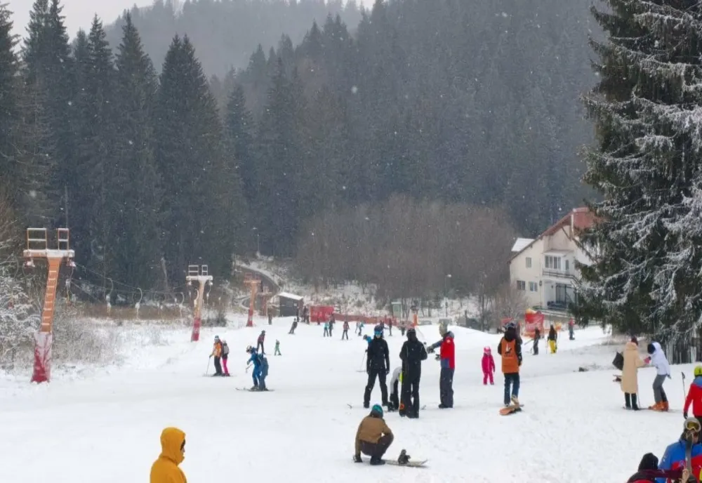 Se schiază în condiții satisfăcătoare în Poiana Brașov