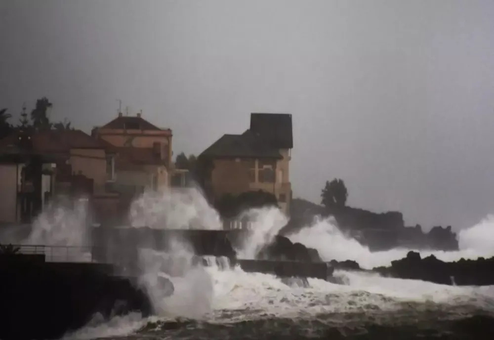 Sicilia, sub ape: STARE DE URGENȚĂ decretată în Italia
