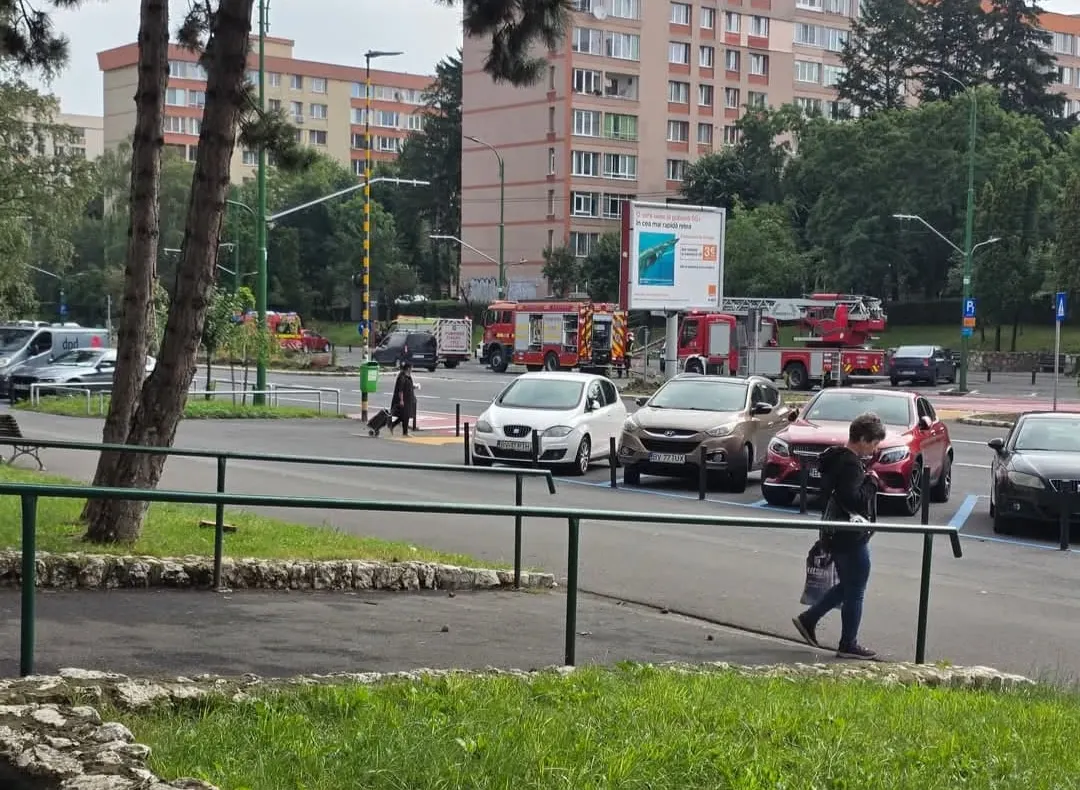 Polițiștii și pompierii, intervenție de urgență la Brașov