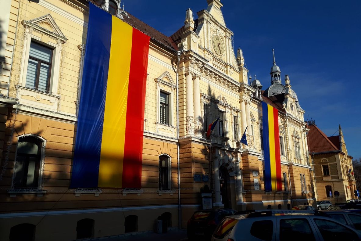 FOTO - Peste 1.000 de steaguri tricolore, în tot municipiul