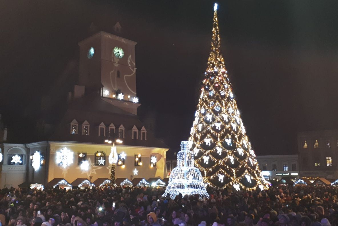 FOTO Brașovul a intrat în atmosfera sărbătorilor de iarnă