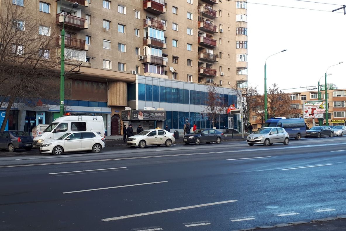 FOTO + VIDEO - ULTIMĂ ORĂ: Bărbat mort în taxi, la Brașov