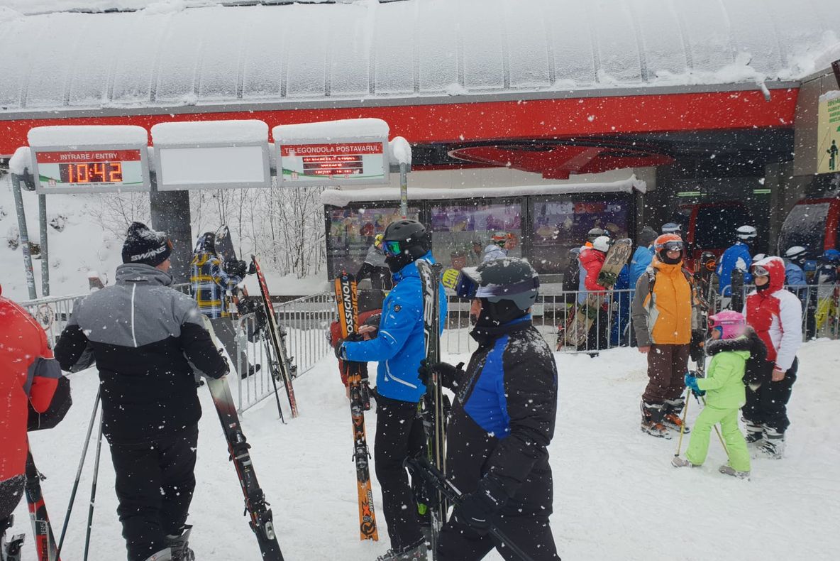 FOTO + VIDEO Zeci de accidente pe pârtiile din Poiana Brașov