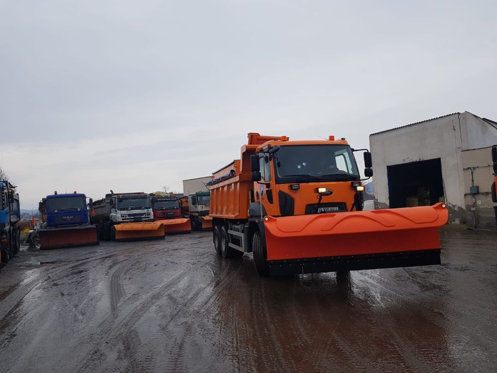 FOTO Camioane moderne, pentru drumarii brașoveni