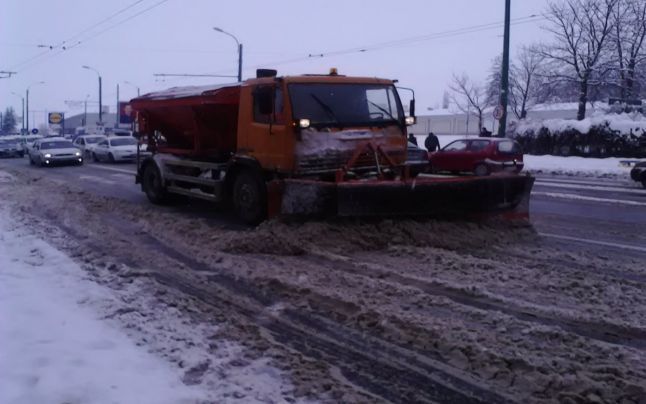 Cu câte utilaje de deszăpezire s-a acționat în municipiul Brașov?