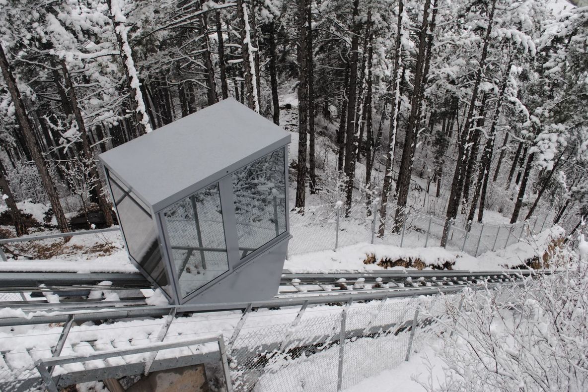 Liftul pe plan înclinat de la Râșnov, defect!