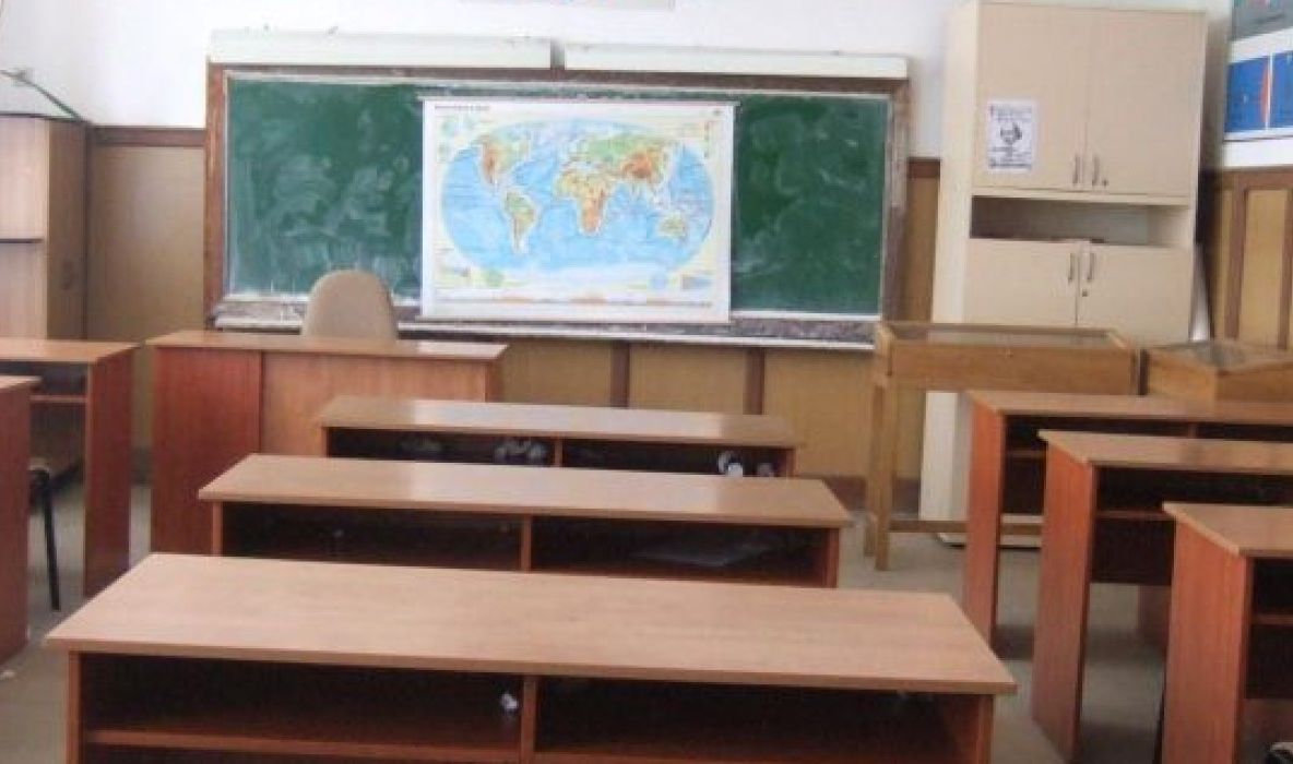Școlile rămân închise și vineri
