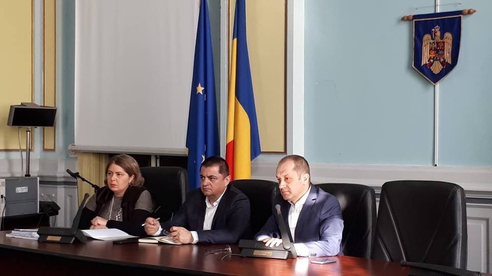 Analiză privind stadiul investițiilor în infrastructura de apă-canal din județ, la Prefectura Brașov