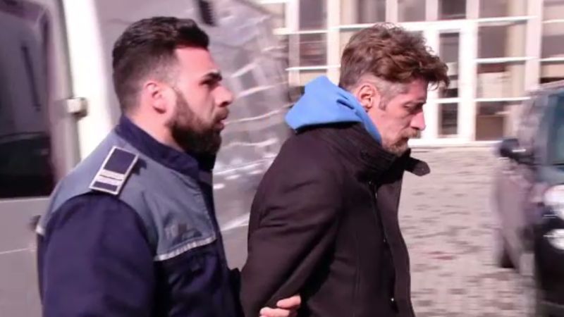 Și-a ucis familia cu sânge rece, dar nu vrea să moară după gratii